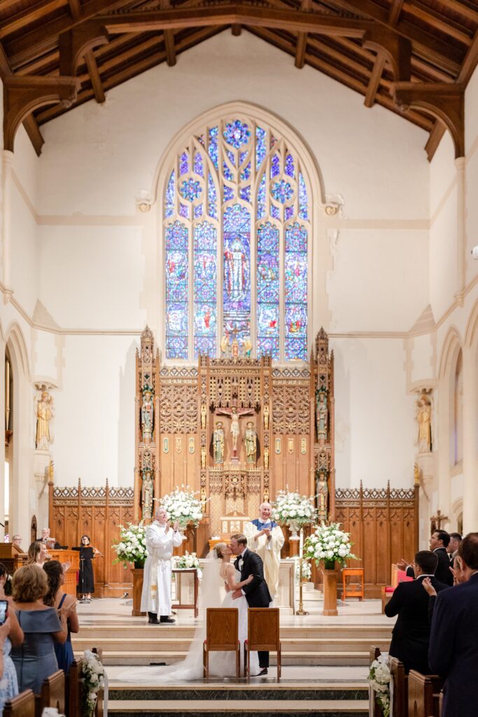 first kiss, newlyweds, Church of the Resurrection