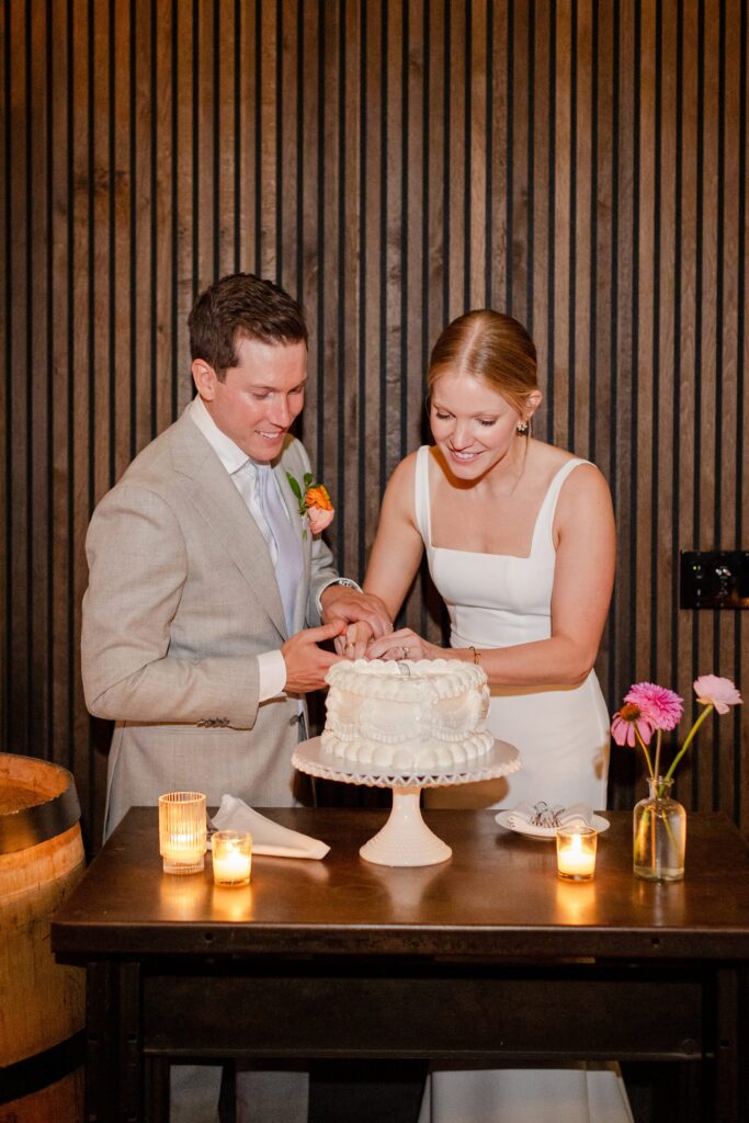 vintage wedding cake, intimate wedding at Brooklyn Winery, silent cake cutting