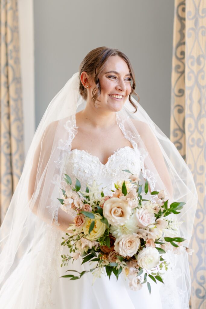 bridal portraits with fall flowers, fall flower bouquet inspiration