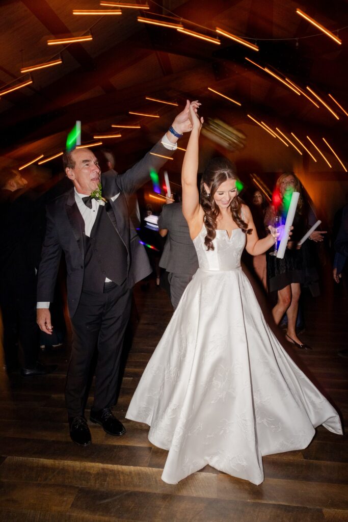 bride and father of the bride dancing on the dance floor