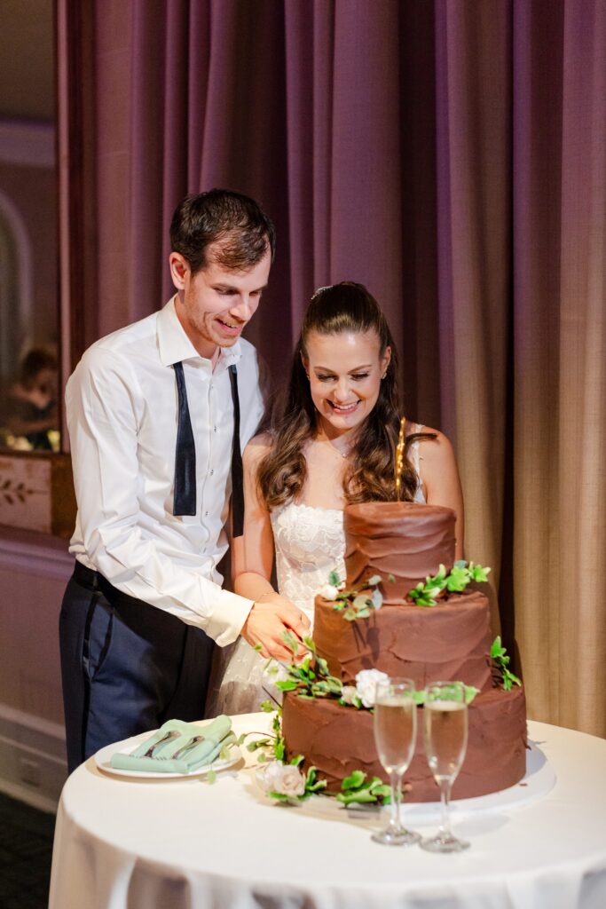 silent cake cutting, nontraditional wedding cake 