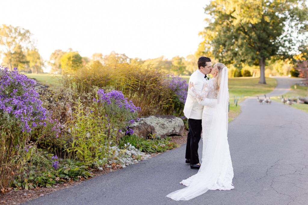 bride and groom portraits, bride and groom kissing, Winged Foot Golf Club Wedding, New York golf cub wedding 